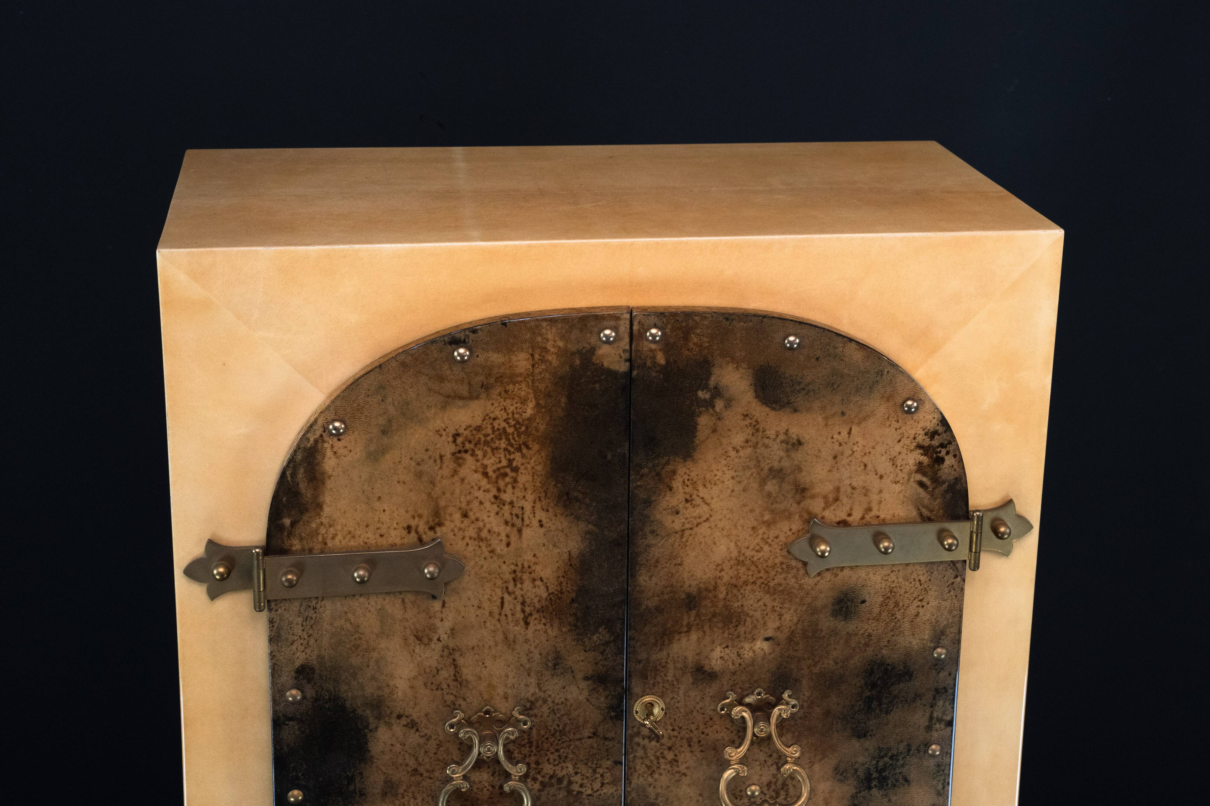 Aldo Tura Mid-Century Modern Goatskin Parchment Bar Cabinet, Italy, 1960s