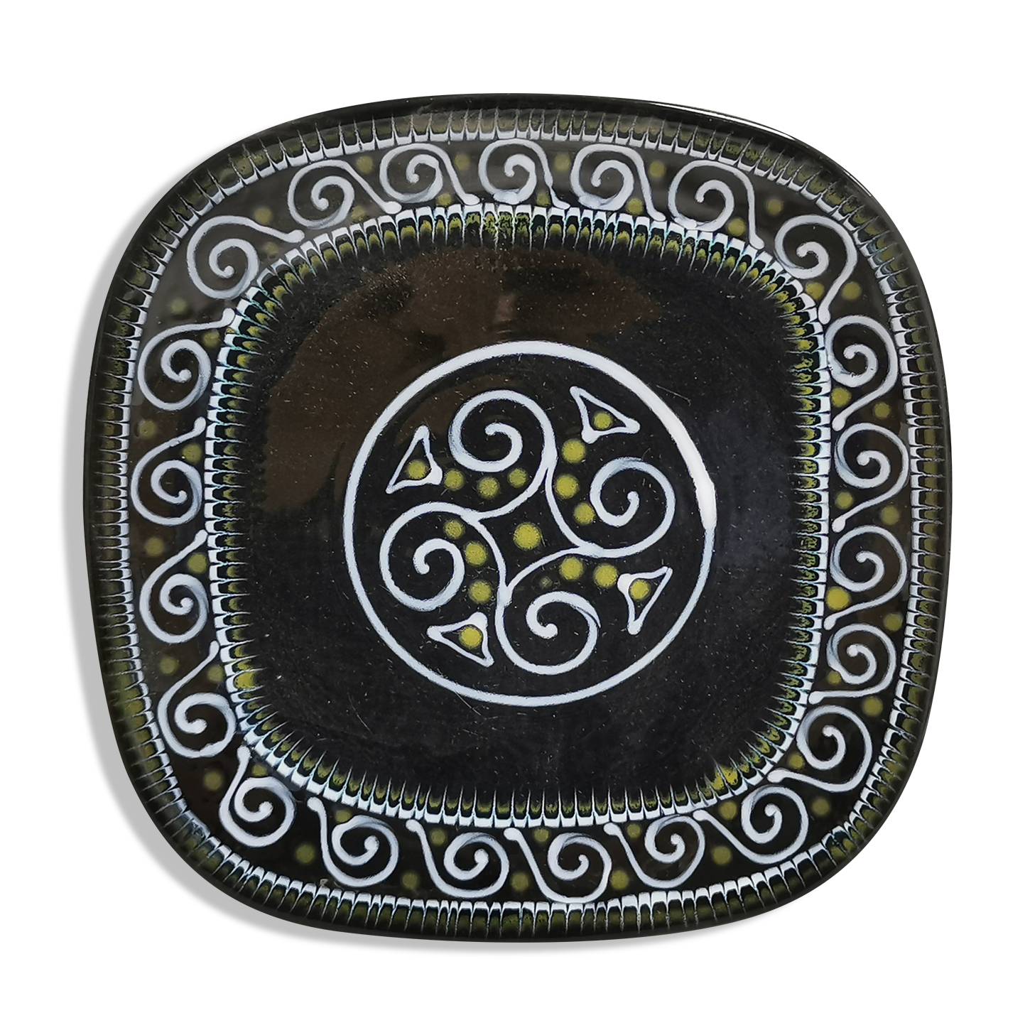 Beautiful Vintage Dish Breton Ceramic signed Ty Breiz of the 70s. Quimper Brittany ....