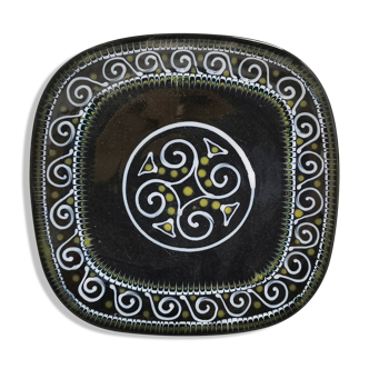 Beautiful Vintage Dish Breton Ceramic signed Ty Breiz of the 70s. Quimper Brittany ....