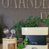 Vintage kitchen scale