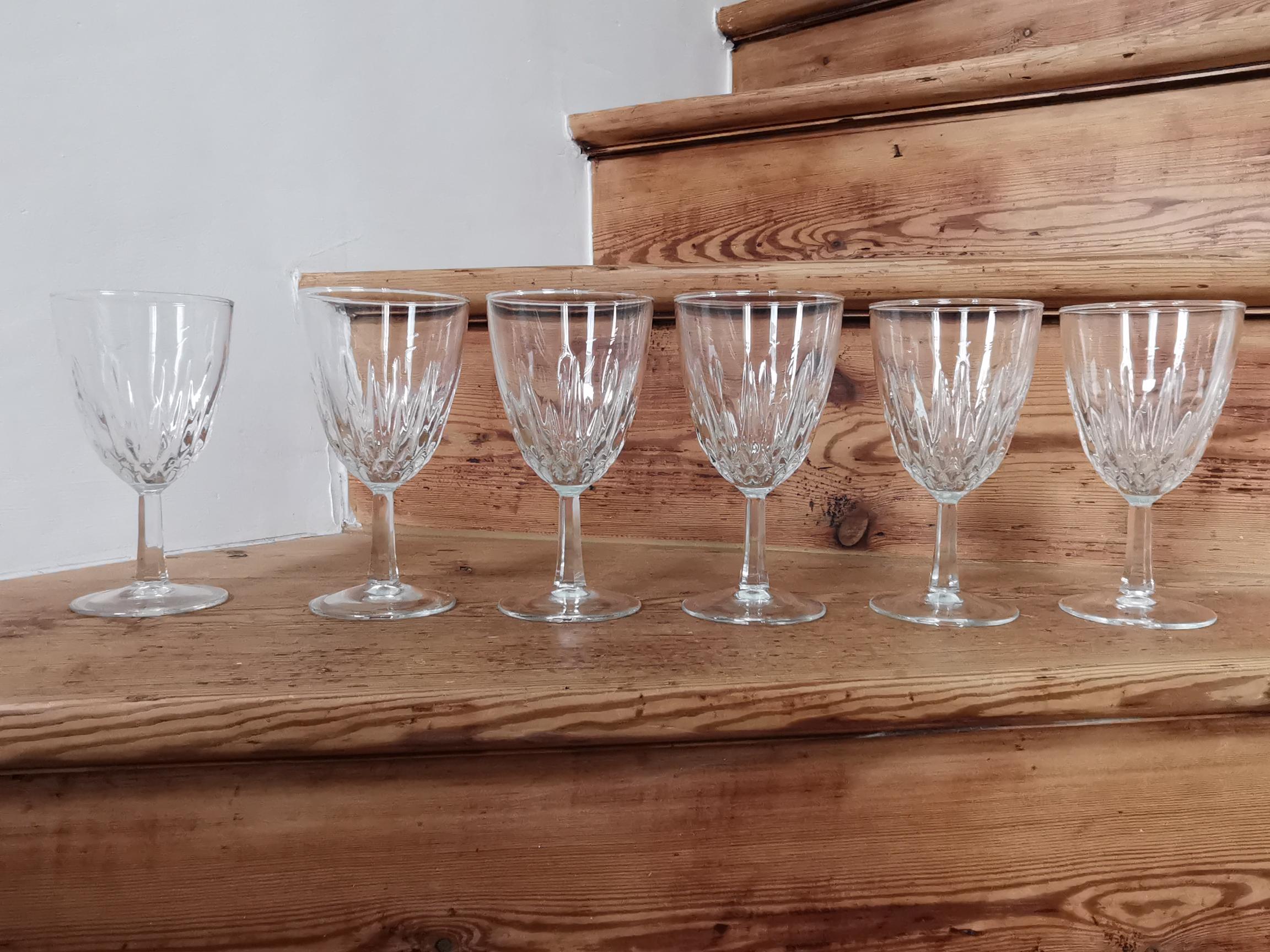 Service of 6 glasses of chiseled water