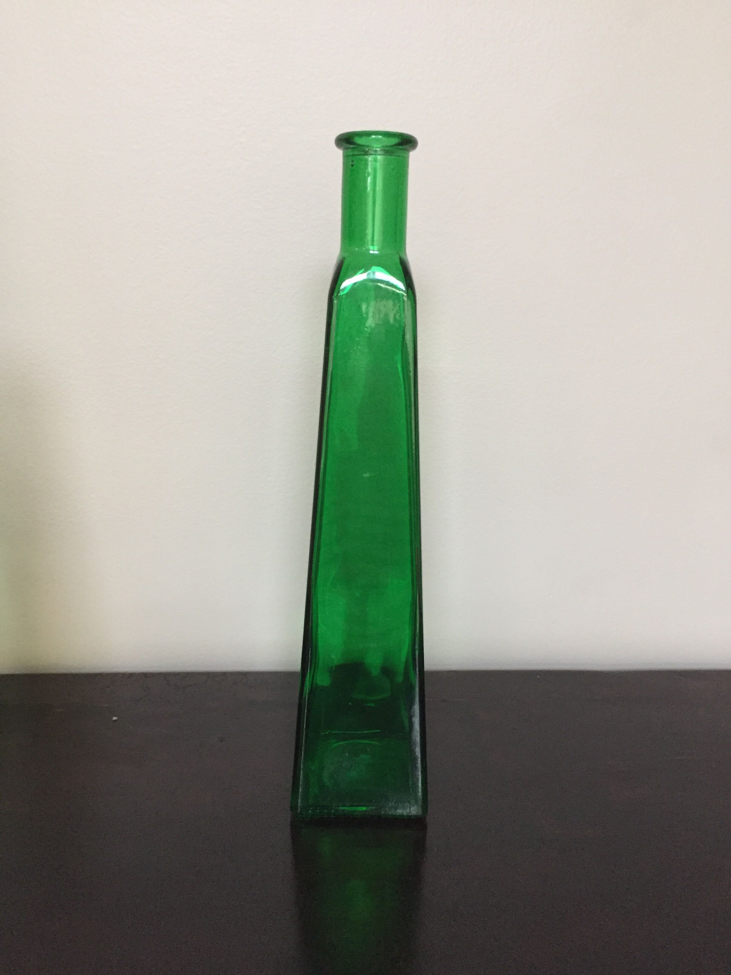 Series of 3 green and yellow glass vases