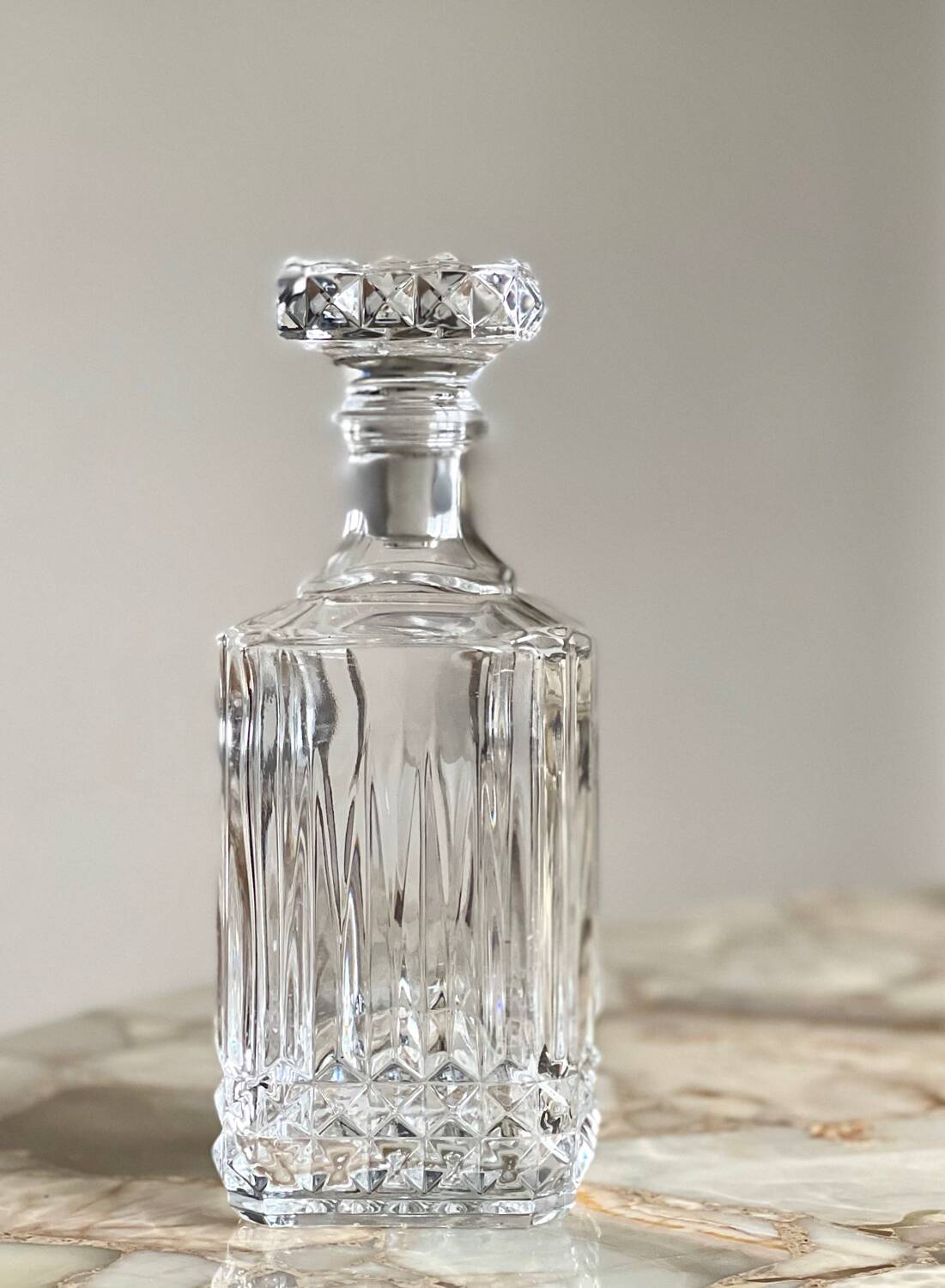 Cut crystal whisky decanter.