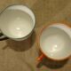 Set de 2 anciennes tasses tripode en porcelaine Amitié Souvenir XIX ème