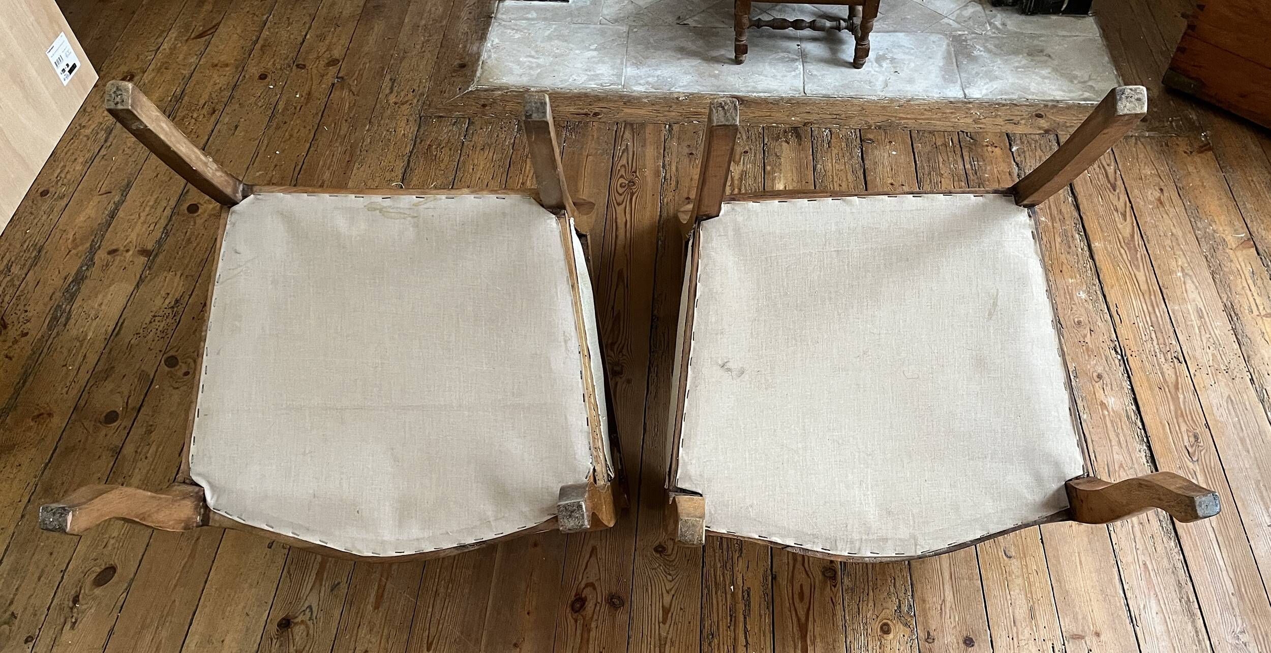 Paire de fauteuils restauration