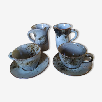 Set in stoneware 70s, 2 cups and 2 pitchers