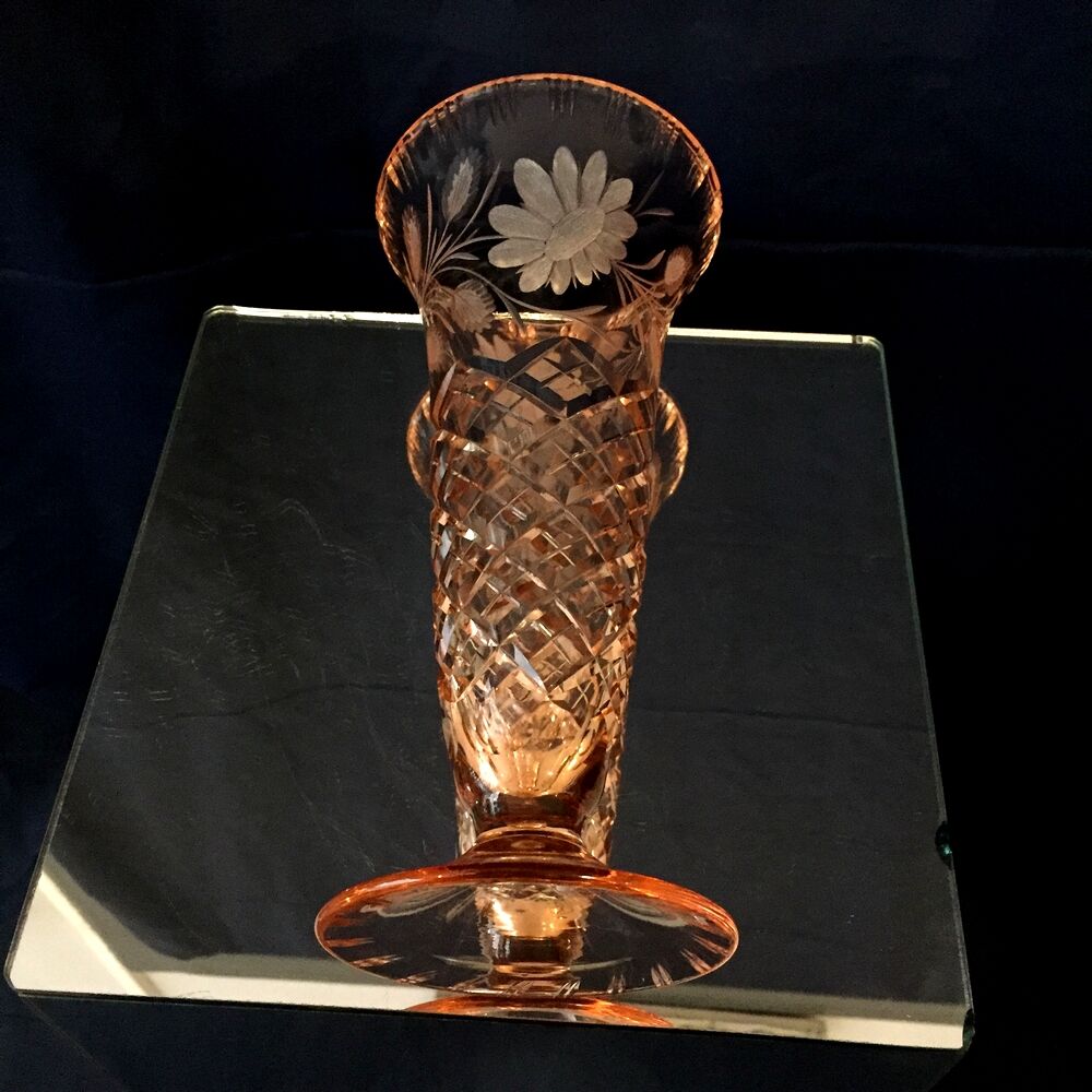 Salmon-coloured cone vase 1930 1940