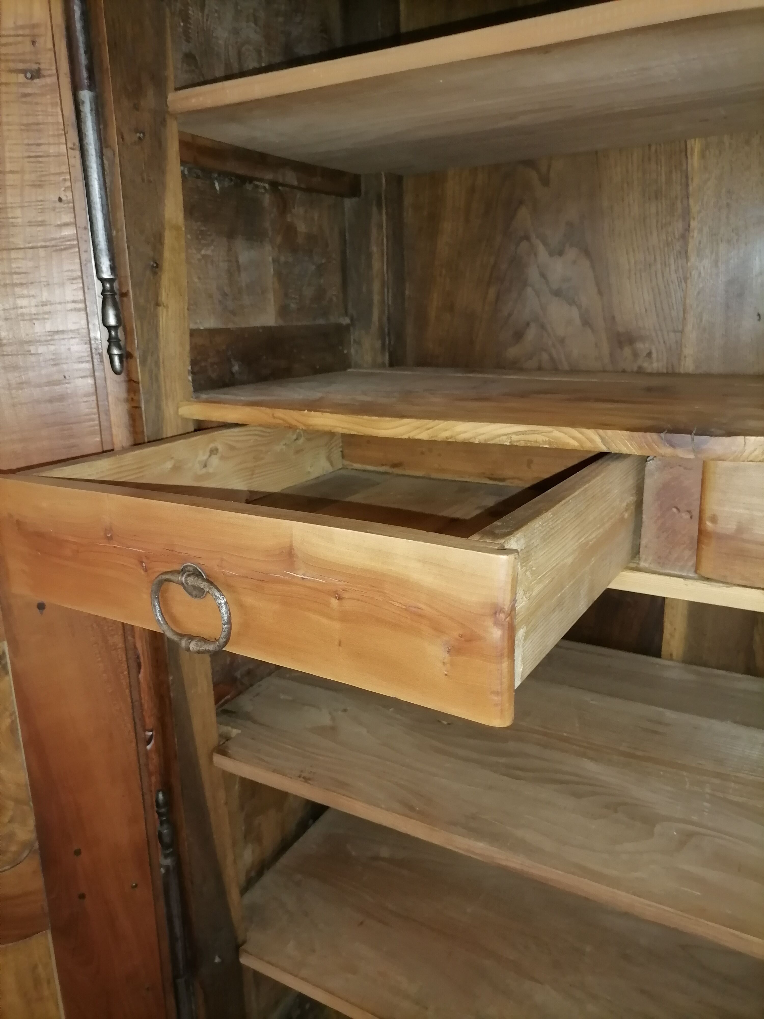 Armoire bressane