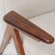 Fauteuil Lounge Beige Tressé Revêtement Bois Couleur Noyer