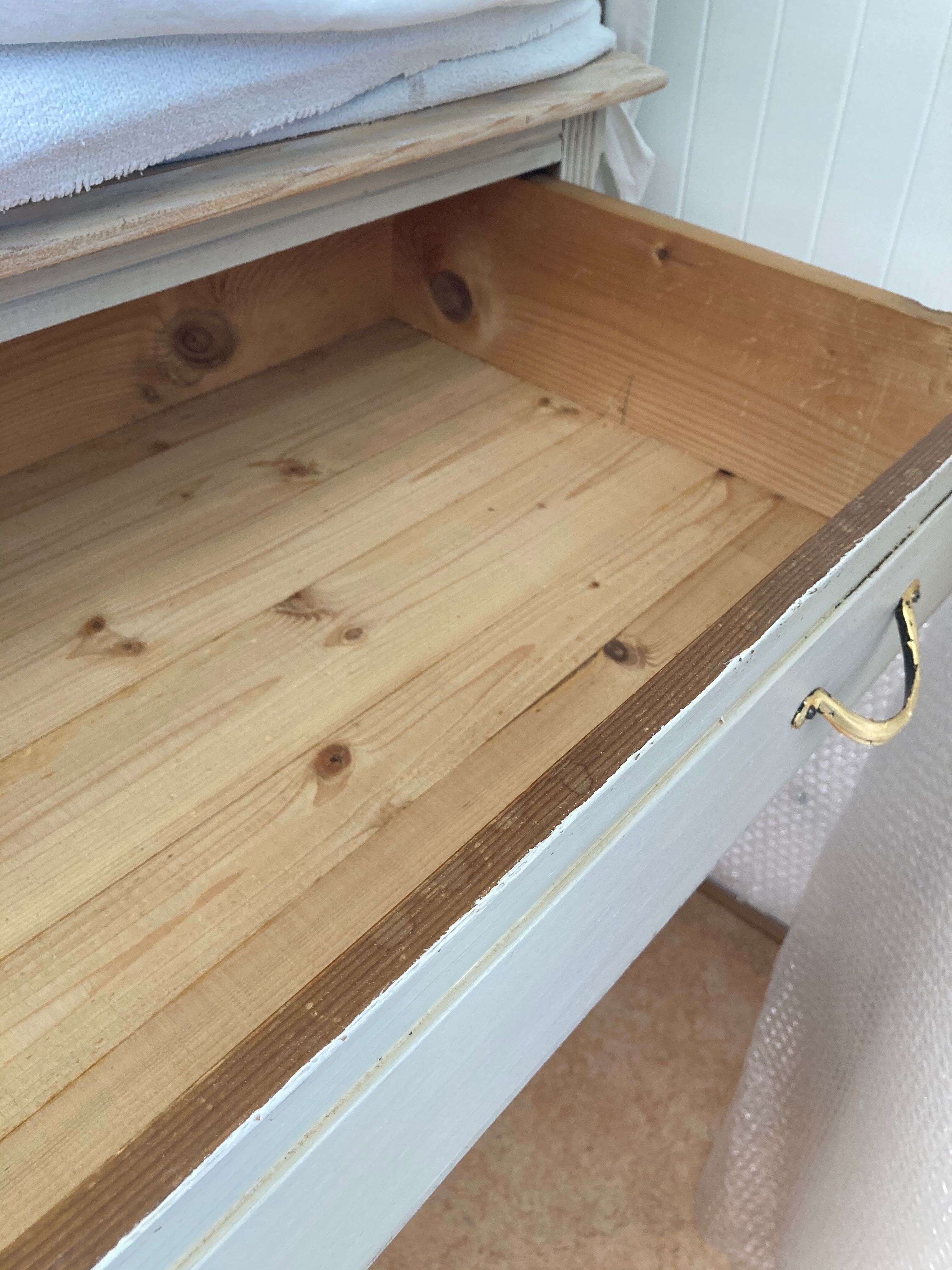 Old white patinated/cream dresser