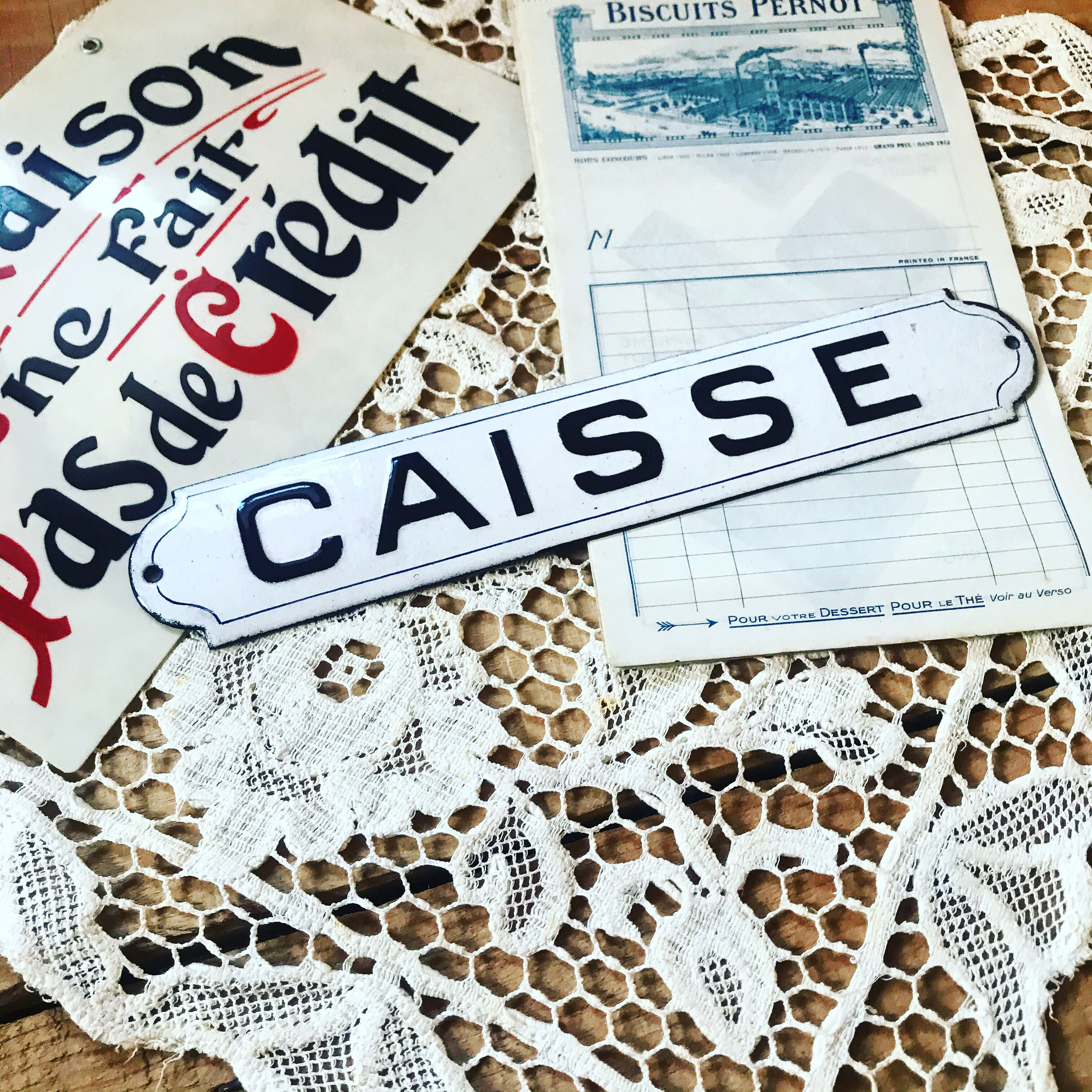 "caisse" enamelled trade plate.
