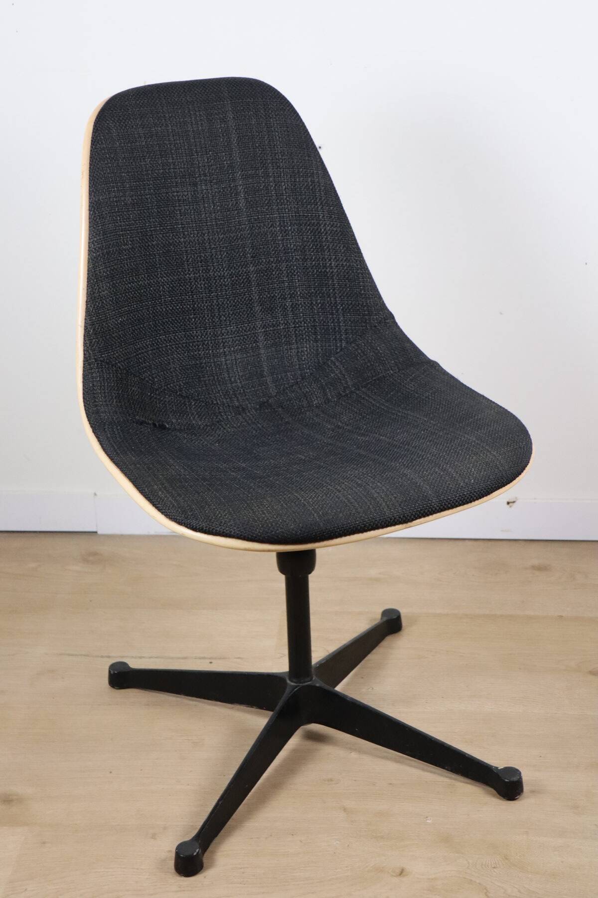 Chaise Eames Herman Miller - Fibre de verre pivotante réglable - 1960