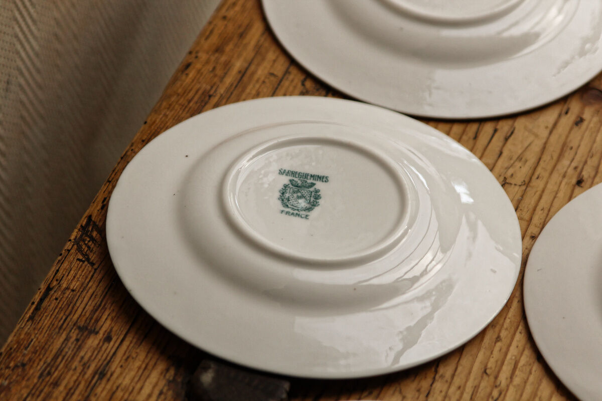 Set of cups and saucers, Sarreguemines porcelain, decoration "laurels"