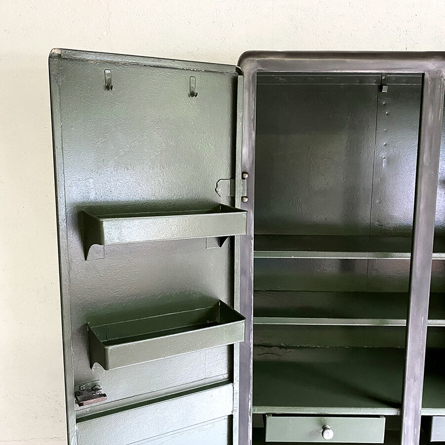 Armoire industrielle vintage 1950