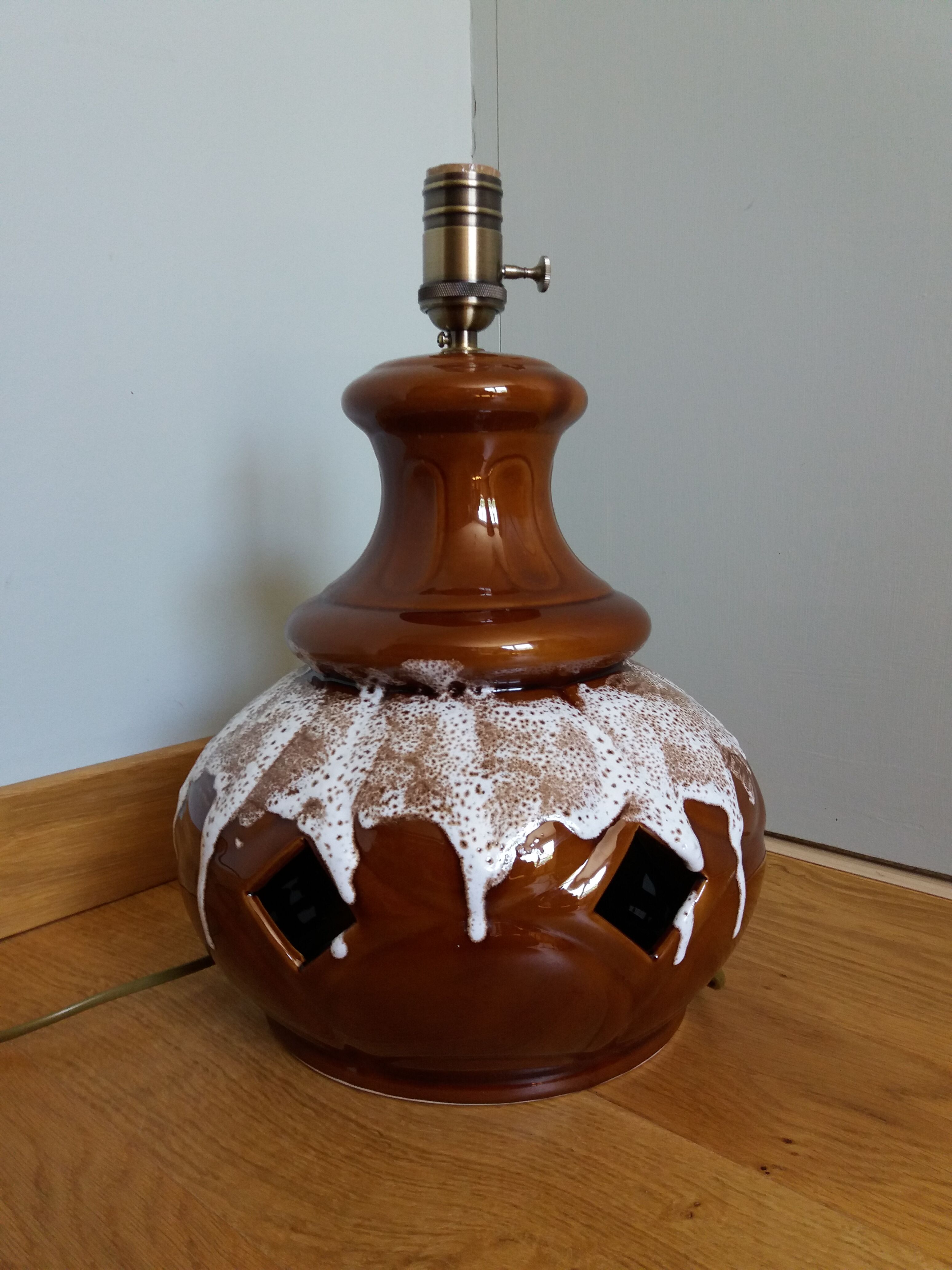 Ceramic lamp fat lava