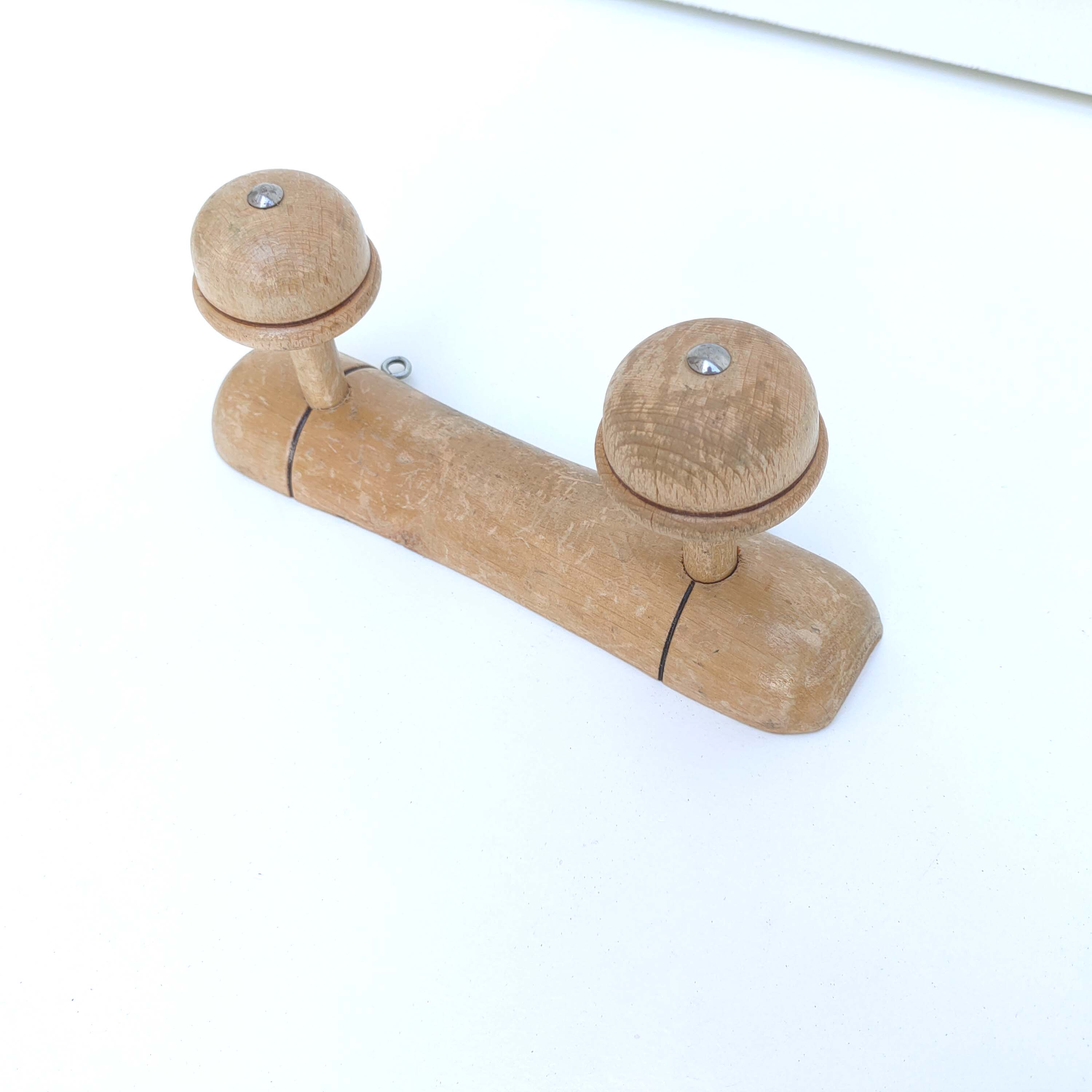 Small mushroom wood patère