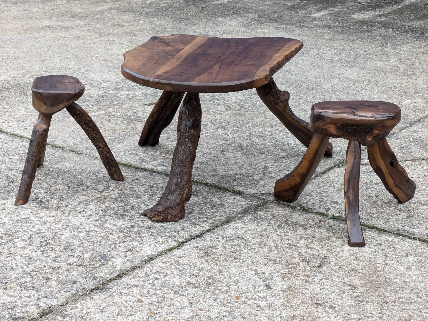 Table basse et deux tabourets brutaliste vintage 1950