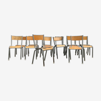 Serie de 10 anciennes chaises d'écoles vintage