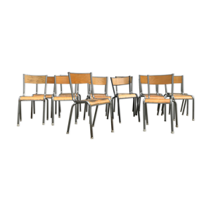 Serie de 10 anciennes chaises d'écoles