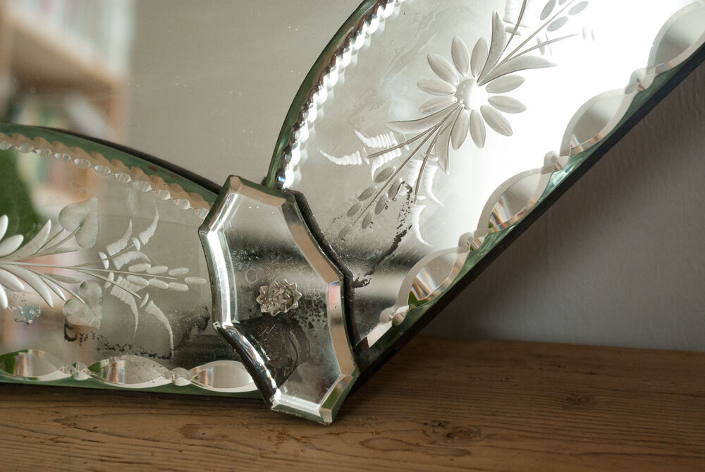 Venetian mirror 64x49cm