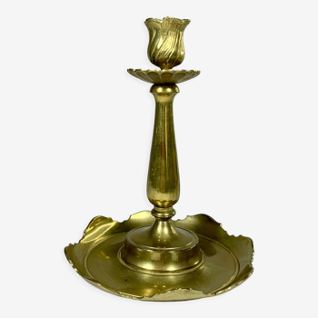 Bougeoir ancien doré en laiton à base florale fin XIXème siècle