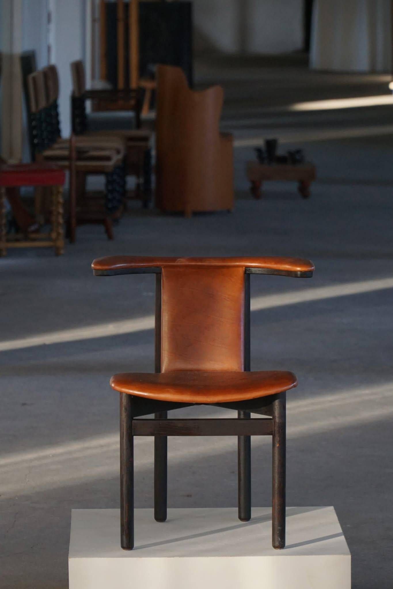 Hans Olsen, set of 4 Frederik VII dining chairs, Oak and leather, mid-20th century.