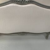 Lit corbeille de style Louis XV en hetre patiné XX siècle
