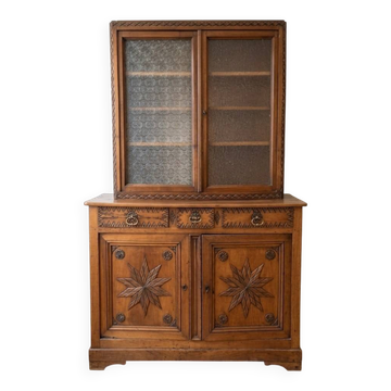 Buffet ancien en bois massif sculpté