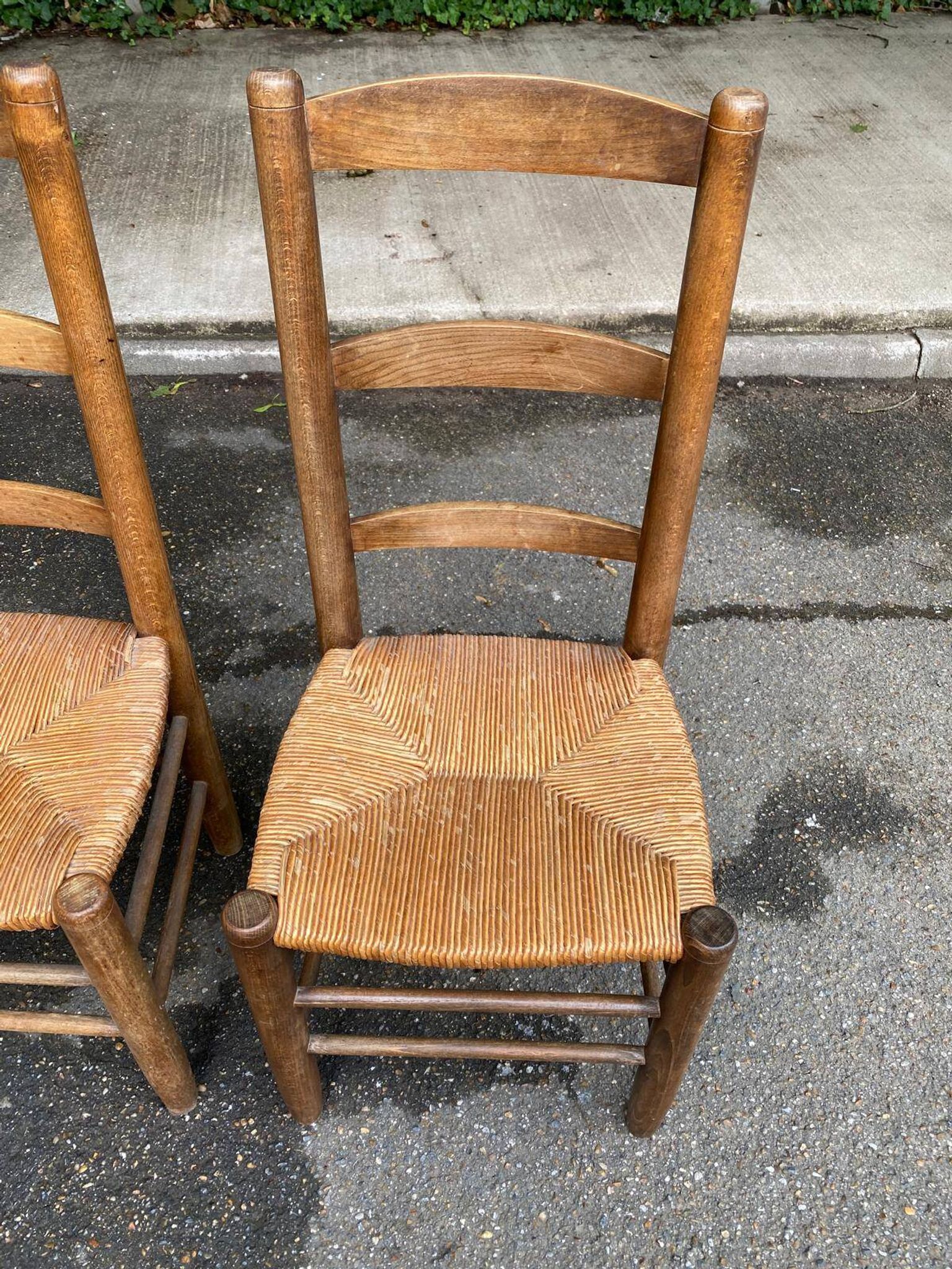 2 solid wood chairs in dark oak and high elephant straw