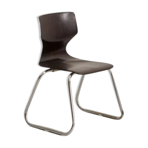 chaise d'enfant avec