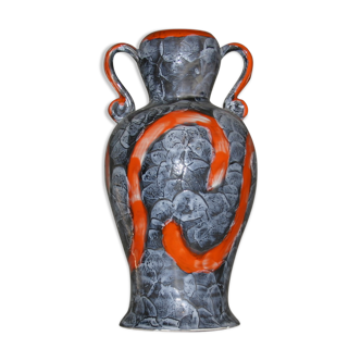 Sculptural vase in orange ceramic