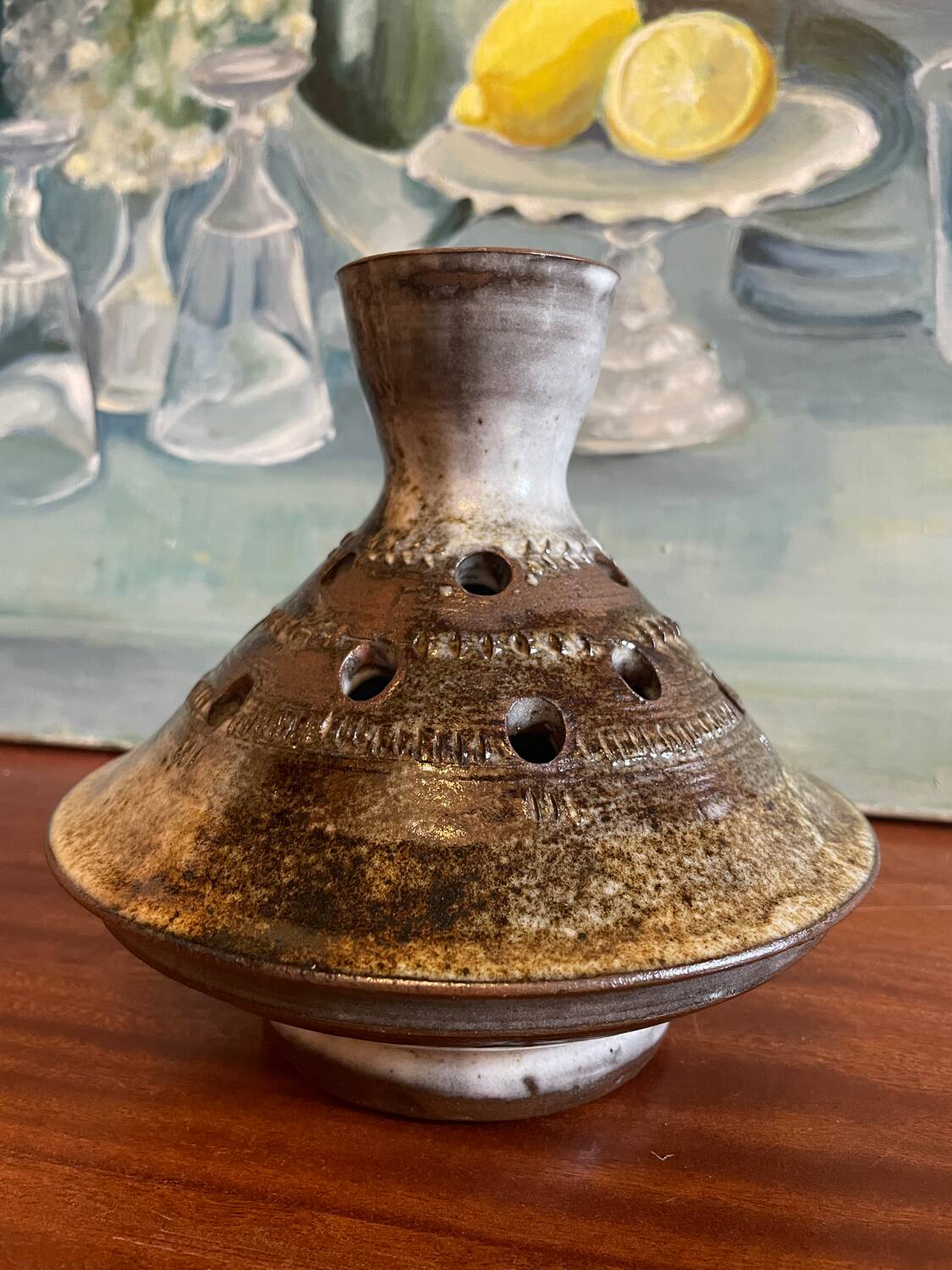 Stoneware flower vase sign