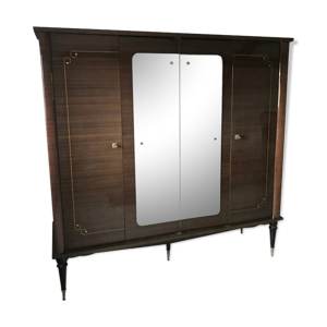 Armoire en bois laqué