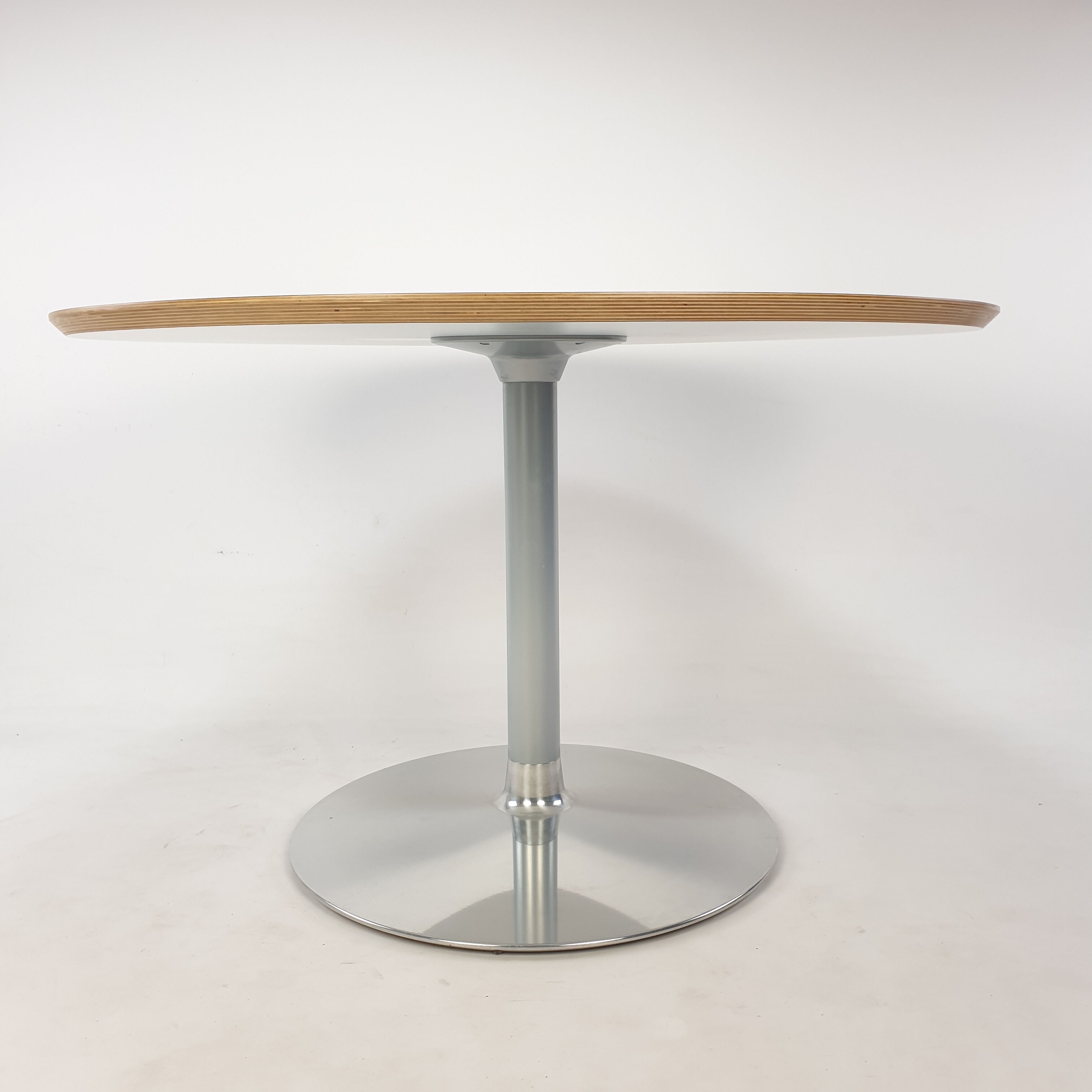 Round dining table by Pierre Paulin for Artifort, 1980