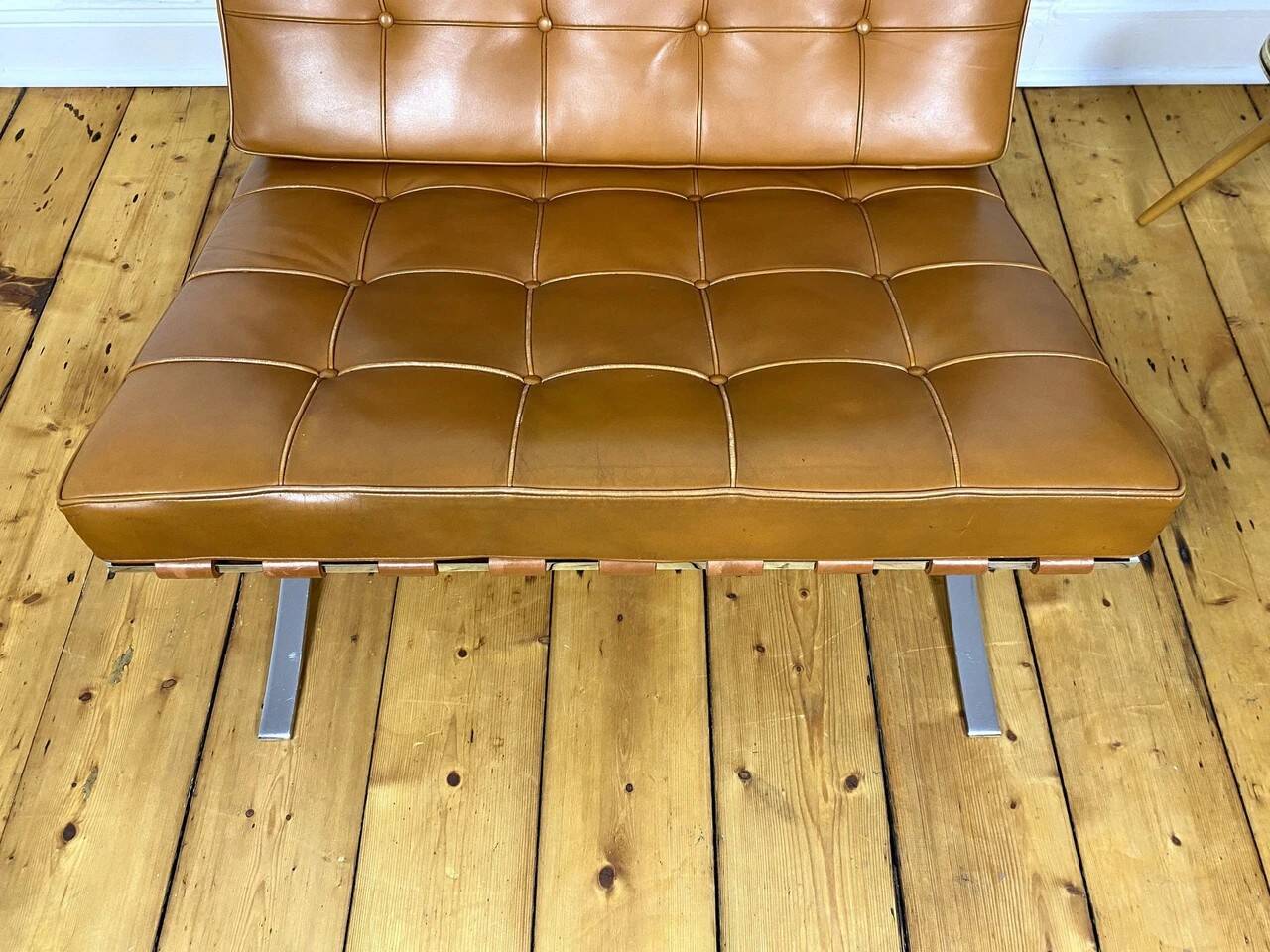Chauffeuse Barcelona de Mies Van Der Rohe pour Knoll
