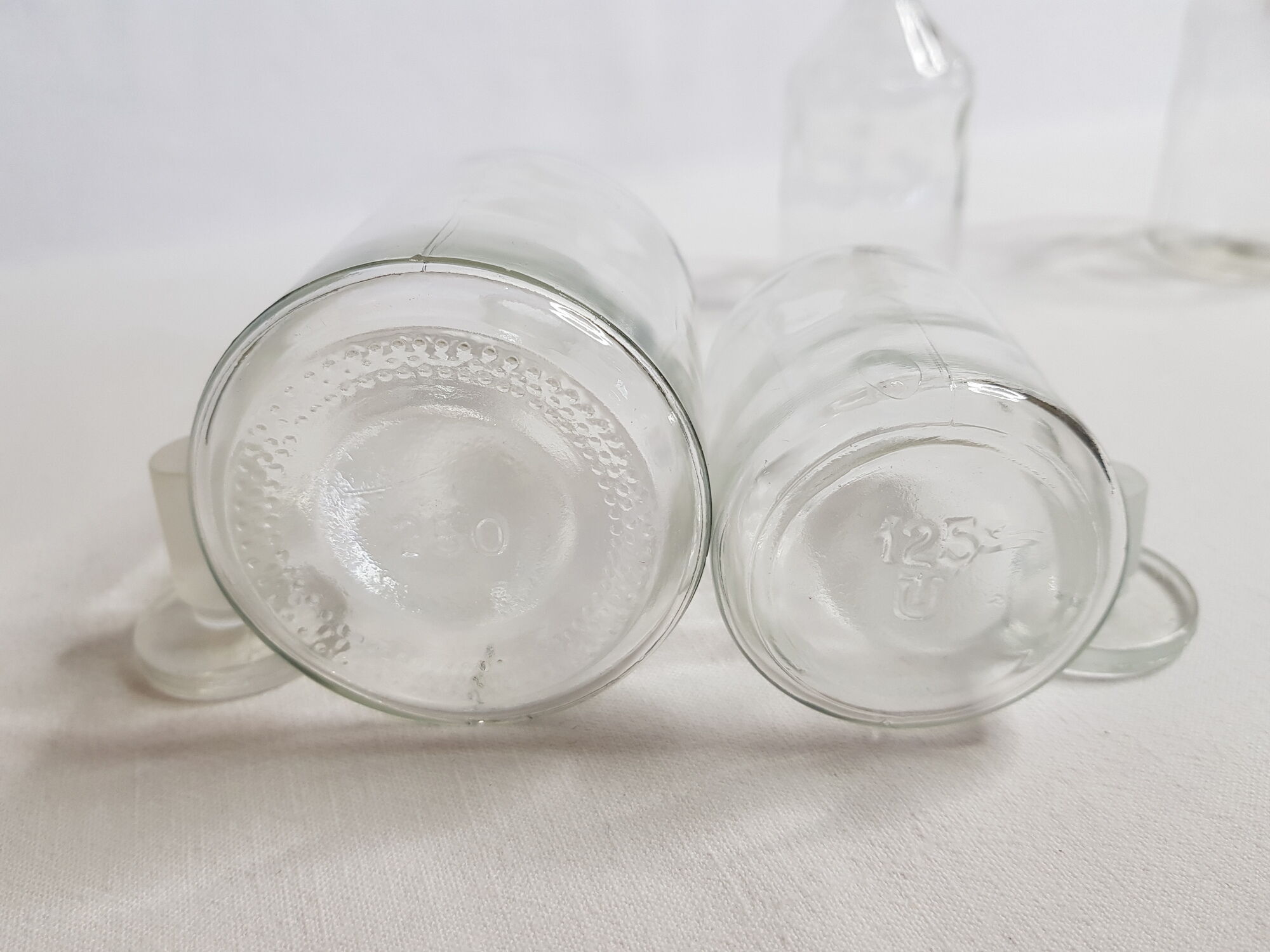 Set of four bottles of chemistry, 250 ml and 125 ml