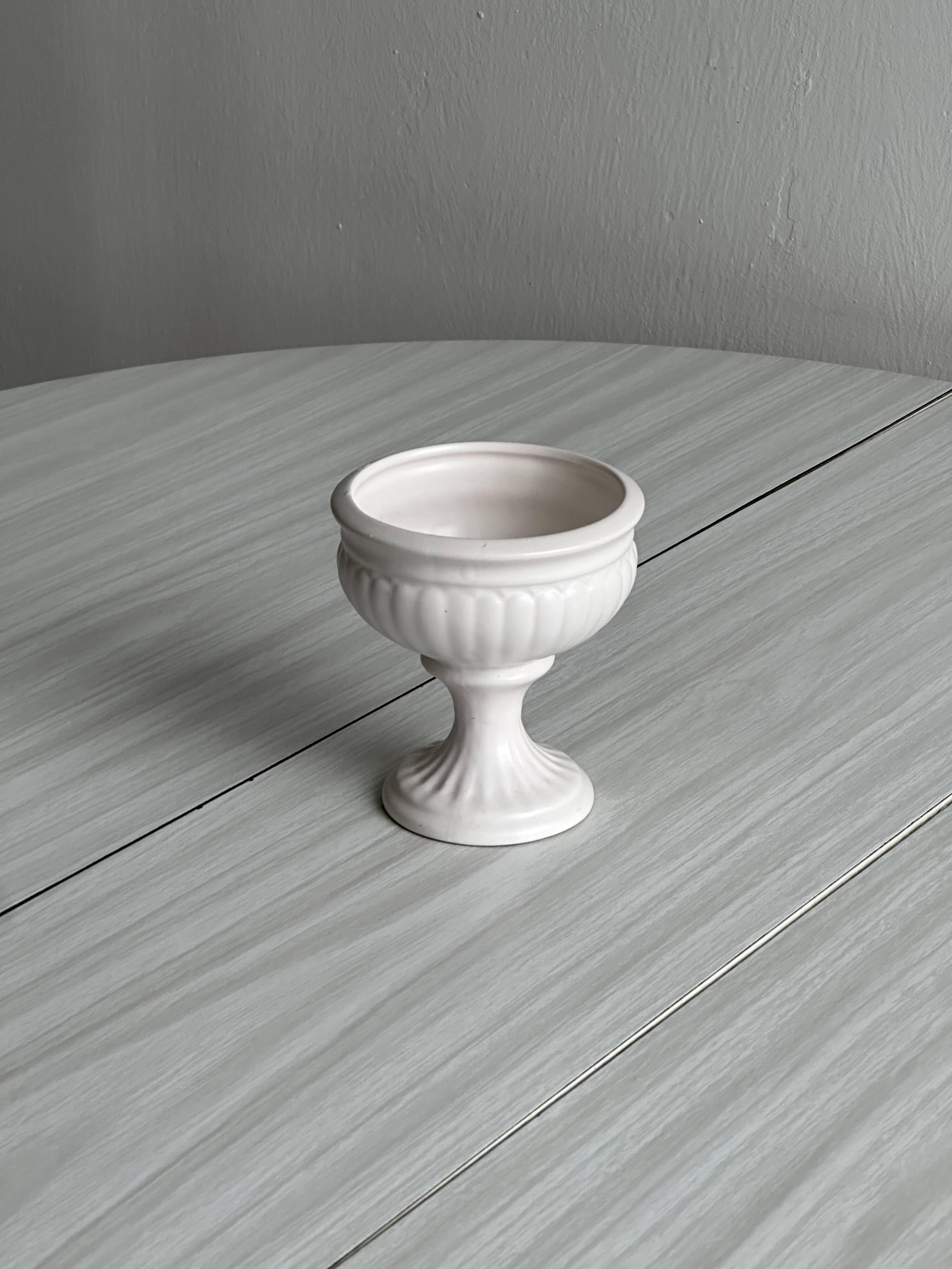 Off-white ceramic footed bowl