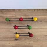 Porte manteau mural boules bois métal noir années 60