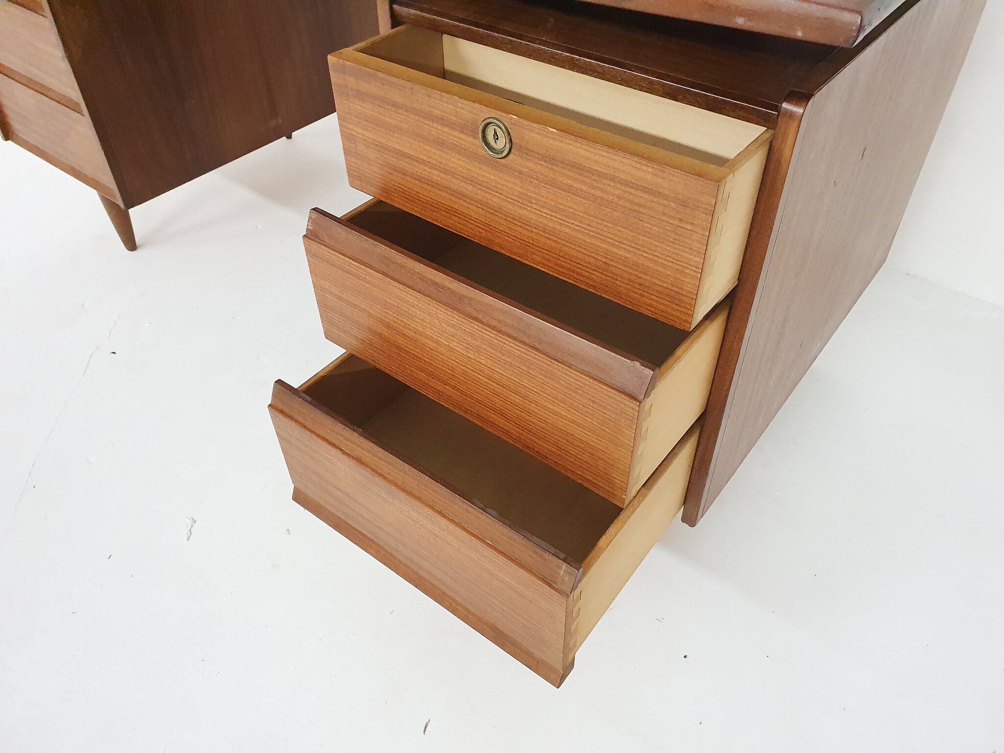 Bureau en teck du milieu du siècle, Pays-Bas des années 1960