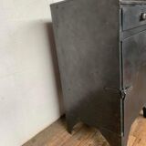 Meuble d'atelier industriel à 1 porte 1 tiroir en fer patiné