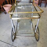 Desserte a roulettes en alu laiton et verre 1960