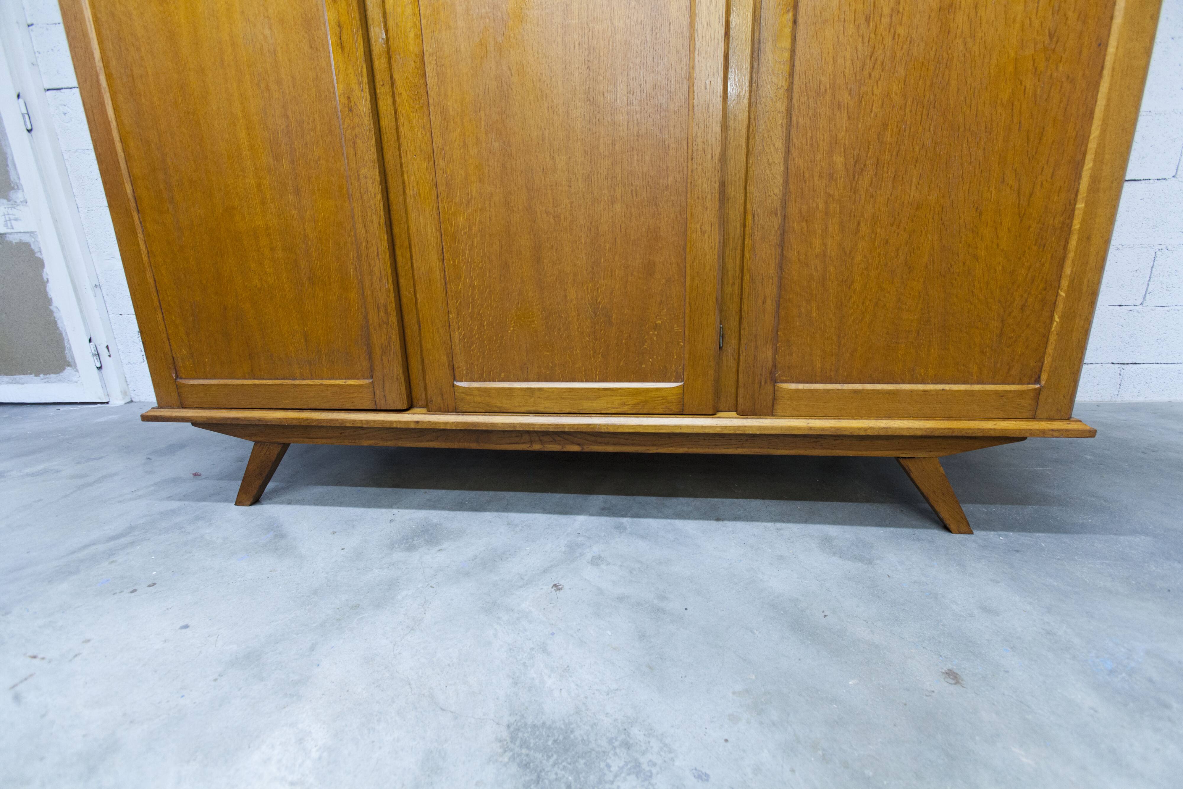 French wardrobe with tapered legs, 3 doors, 120cm hanging rail, new.