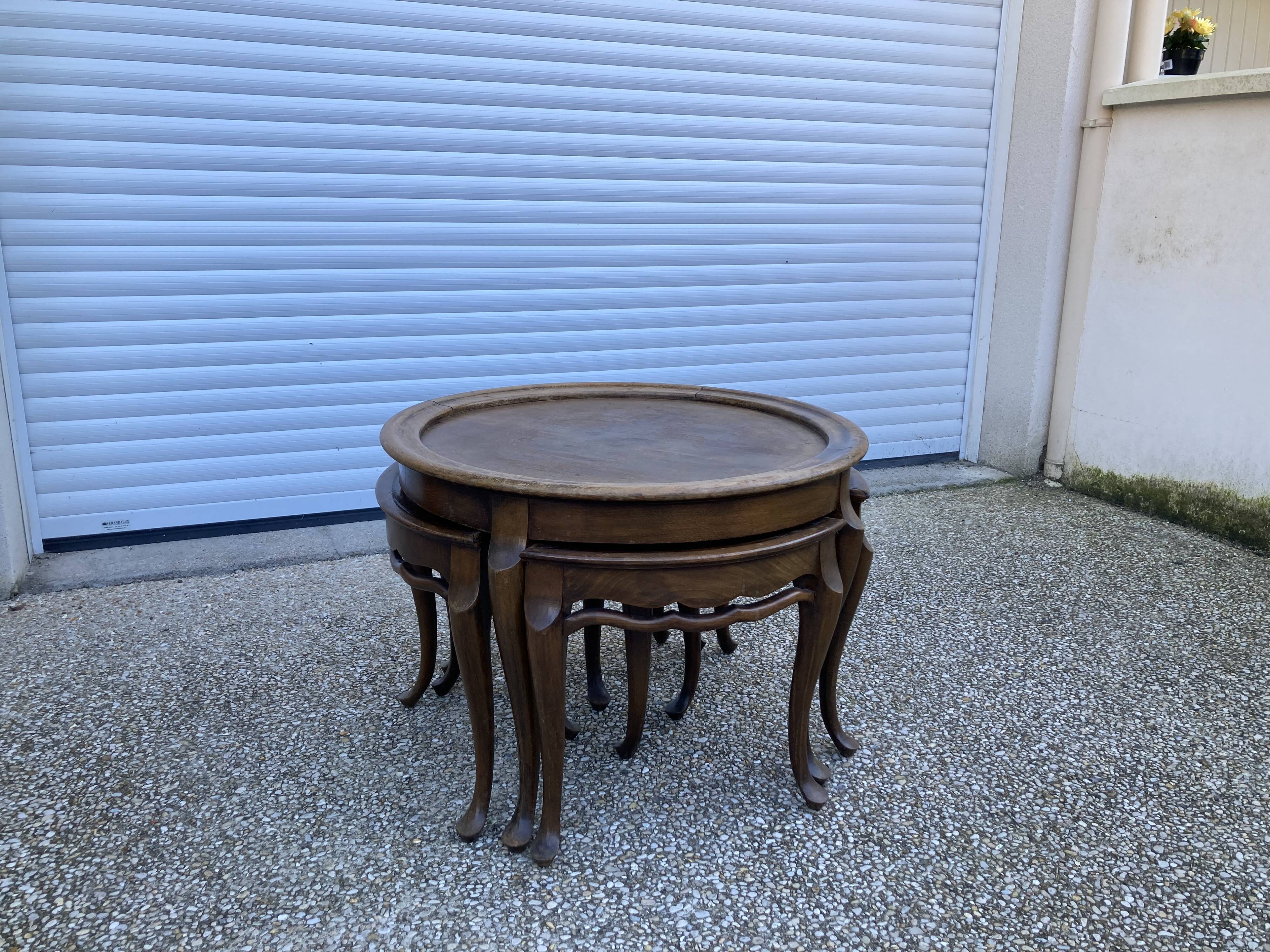 Nesting coffee table