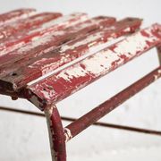 Anciennes chaises de terrasse rouges et blanches (vers 1920). Ensemble de 4 pièces