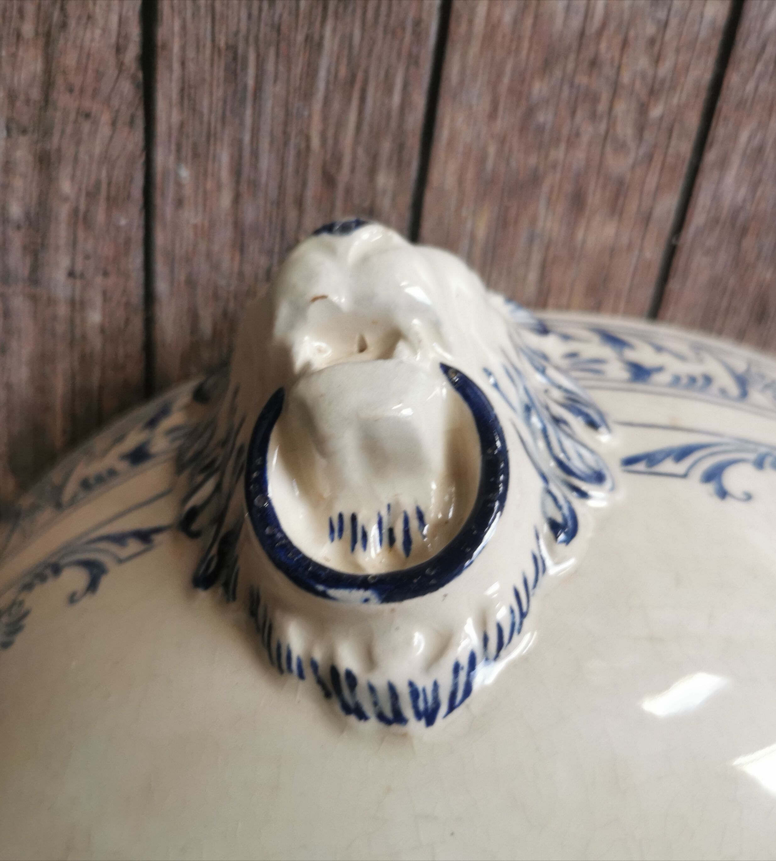 Souptureen heads of Lions Colbert Creil and Montereau