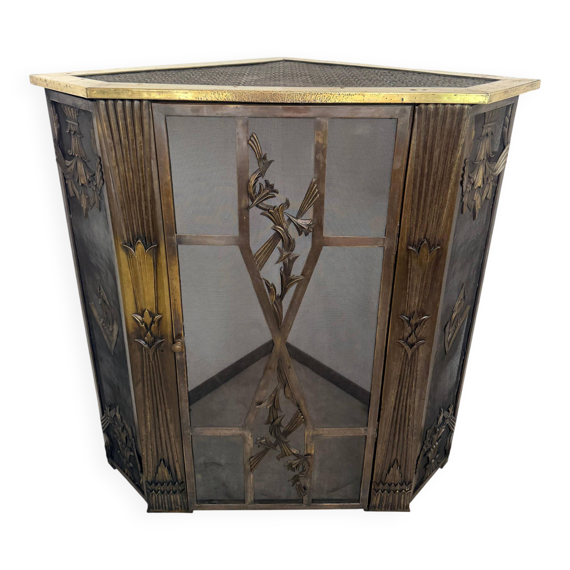 Corner fireplace screen in brass attributed to Dagobert Peche