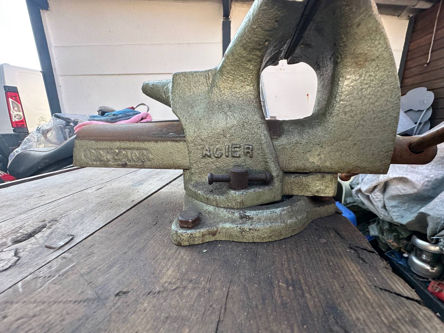 Carpenter's workbench decor