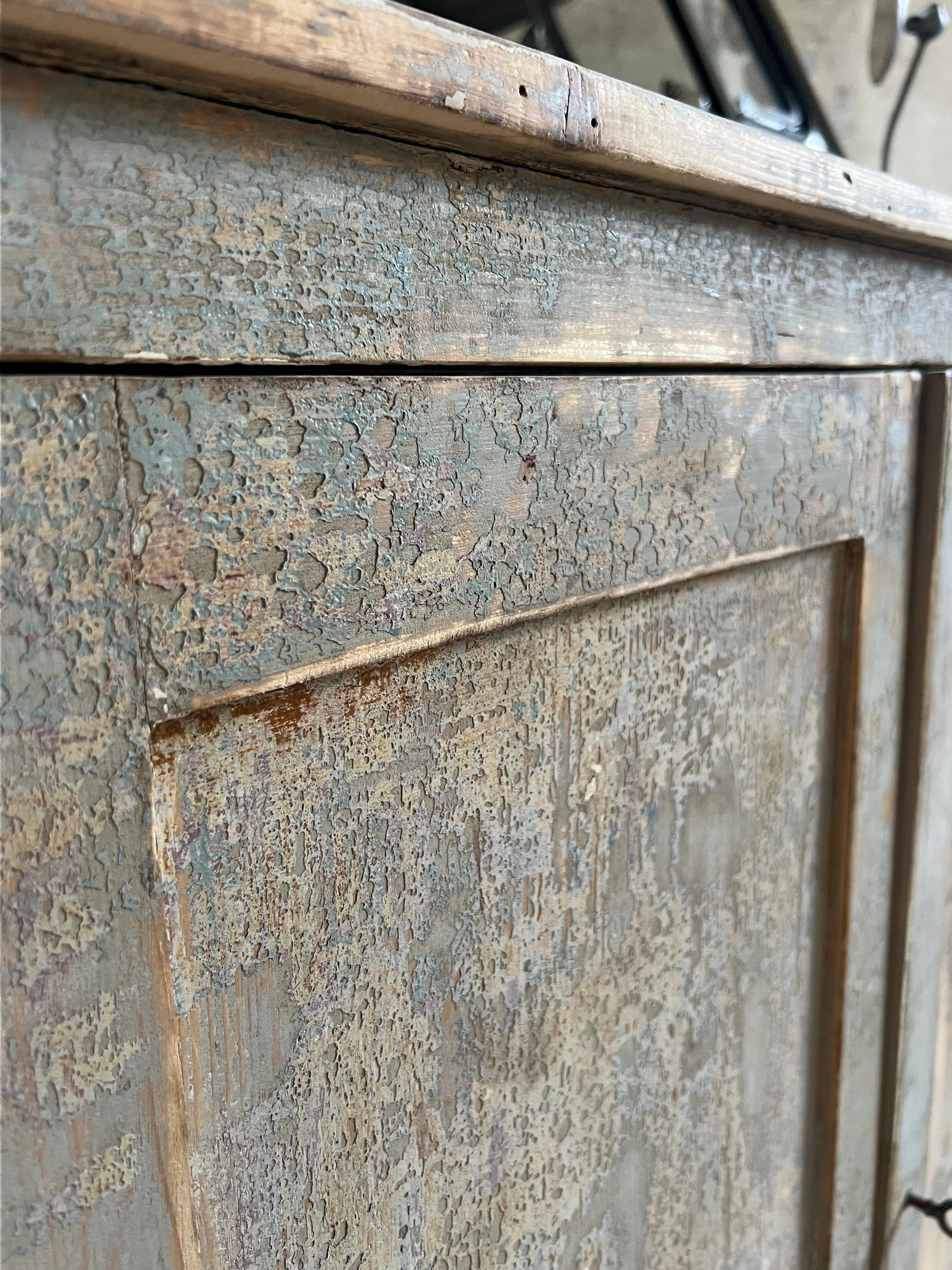 Buffet painted