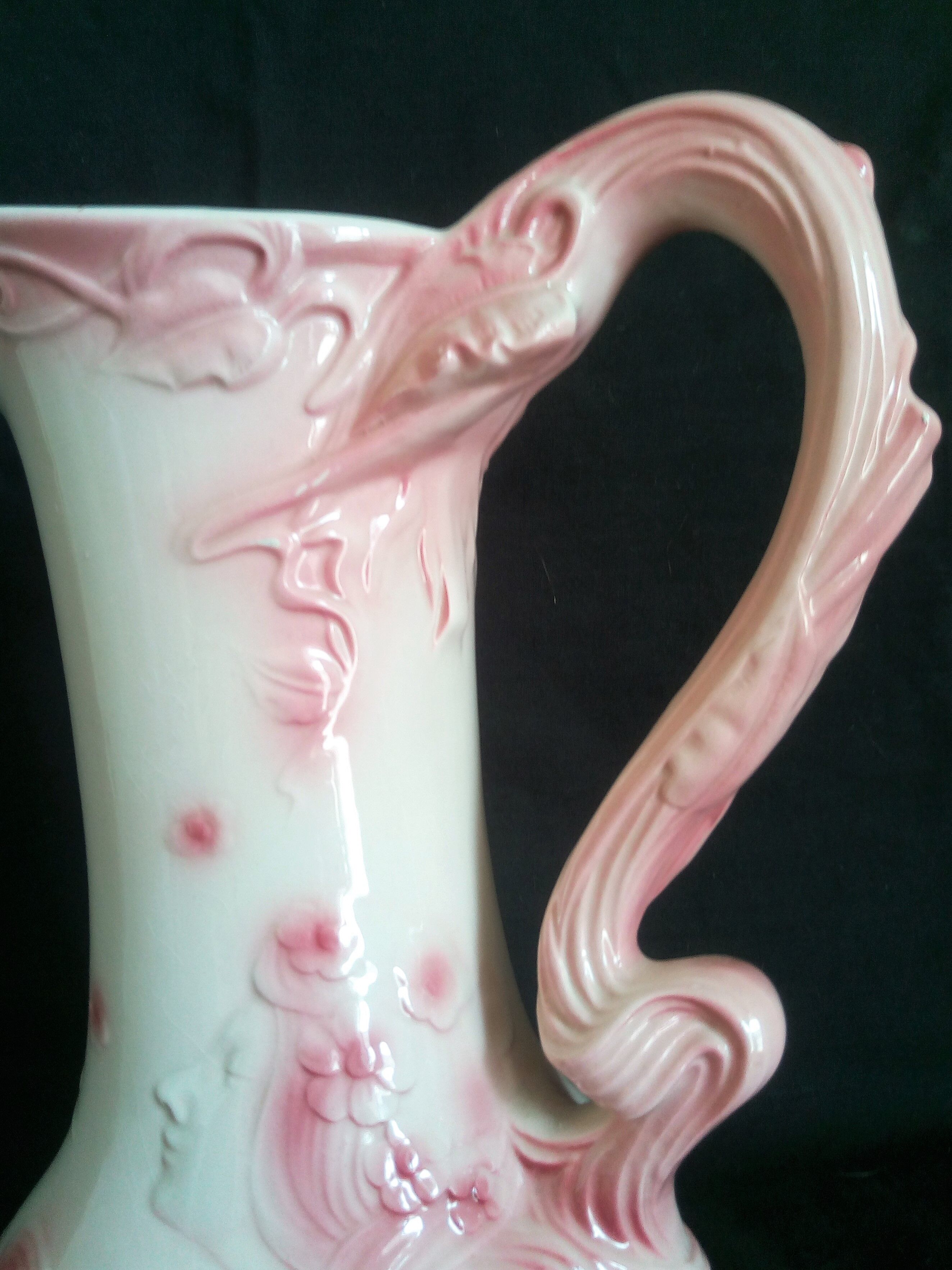 Cruche Art Nouveau en faïence