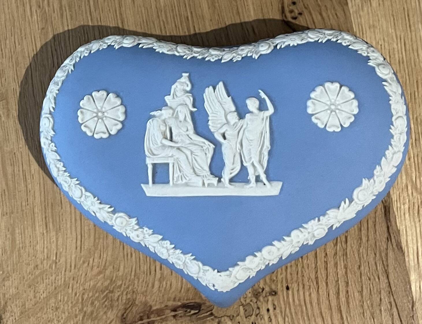 Wedgwood heart-shaped English biscuit box